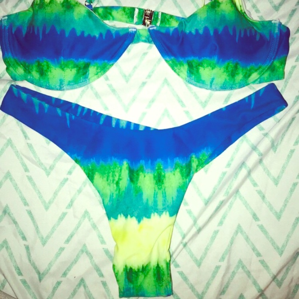 Thong bikini